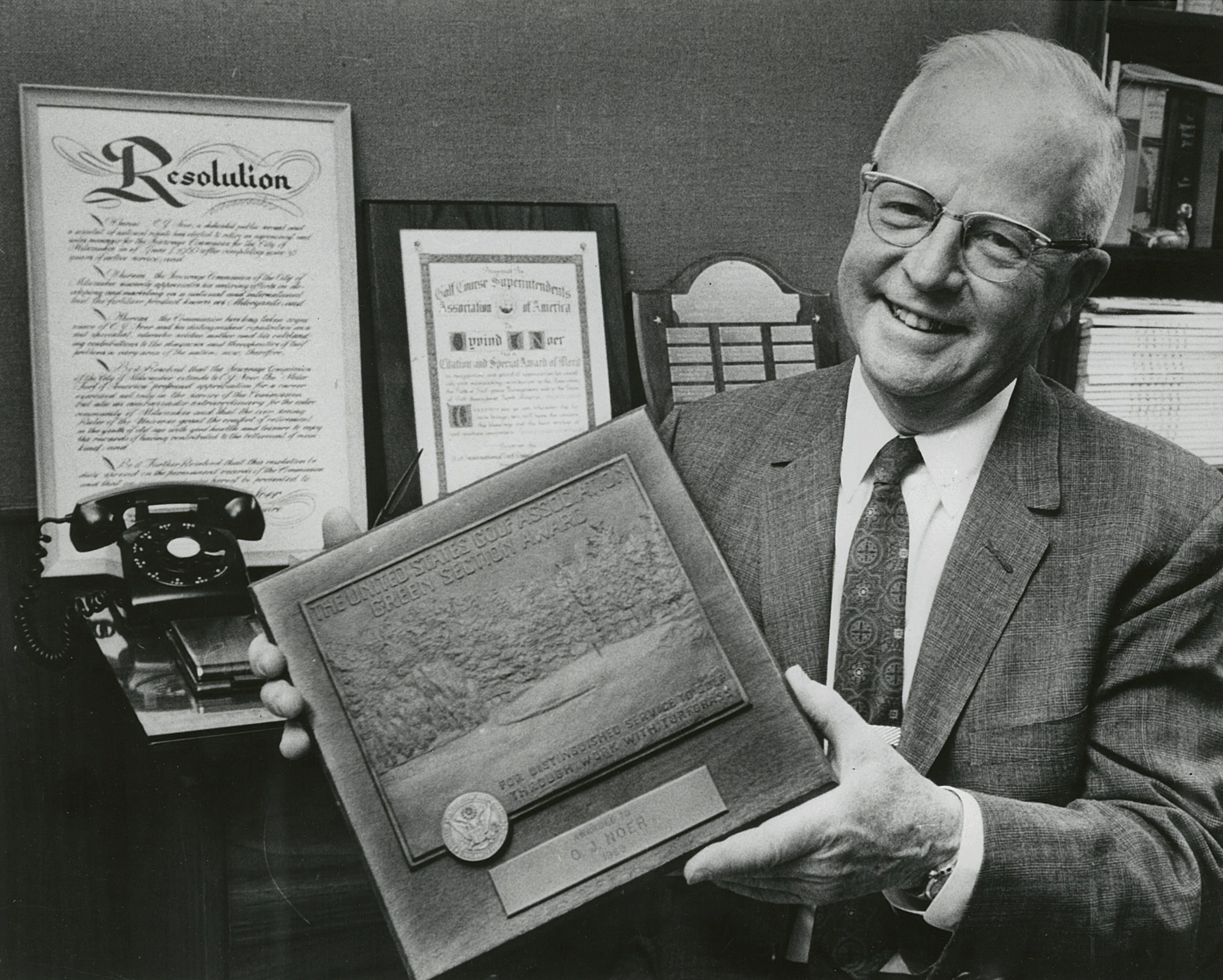 O.J. Noer receiving Green Section Award from  United States Golf Association